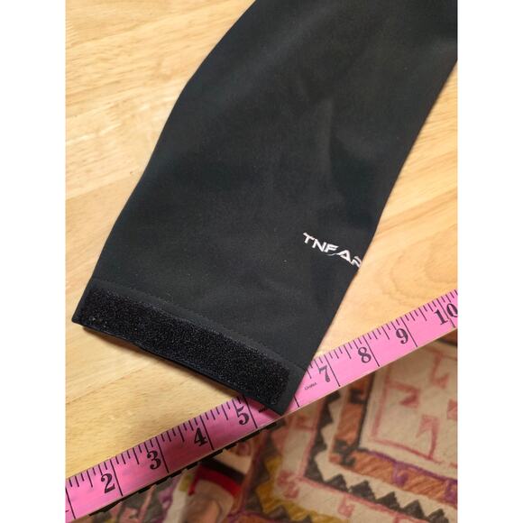 Black North Face jackets missing straps on sleeves but good condition LRG - Picture 11 of 15